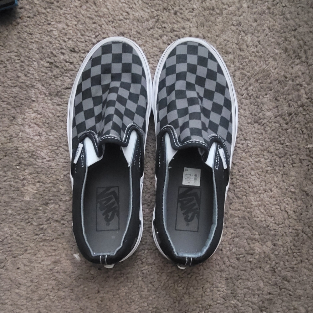 Vans slip on size 5.5 in men's size 7 in women's